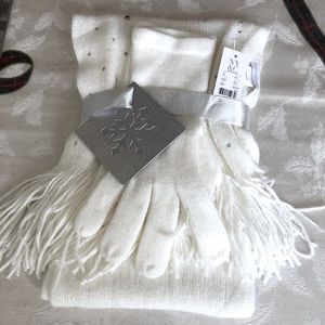 New York and Co white glove and scarf set brand new!